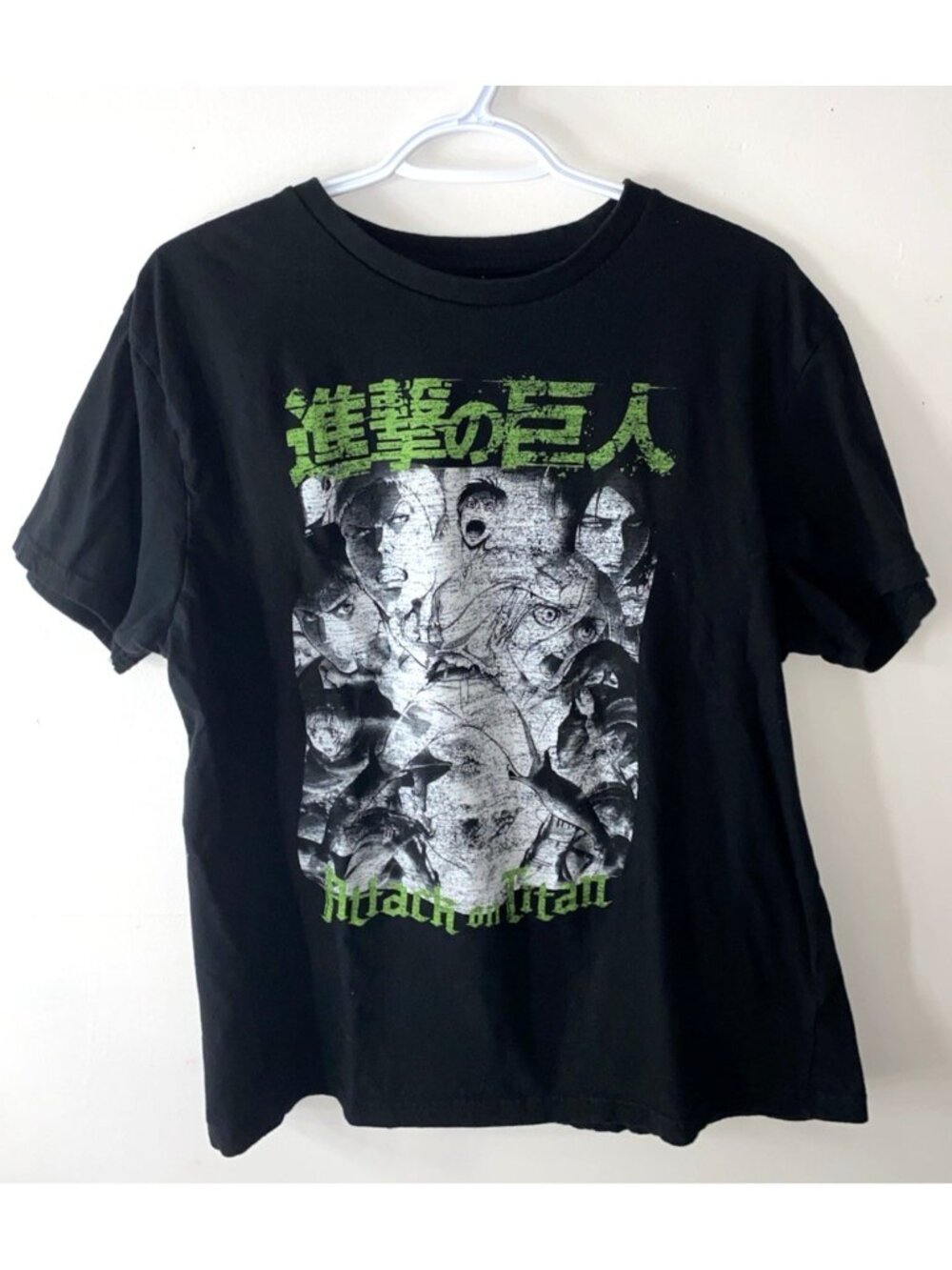 Attack On Titan Short Sleeve T-Shirt Men's Large Black in Good condition!